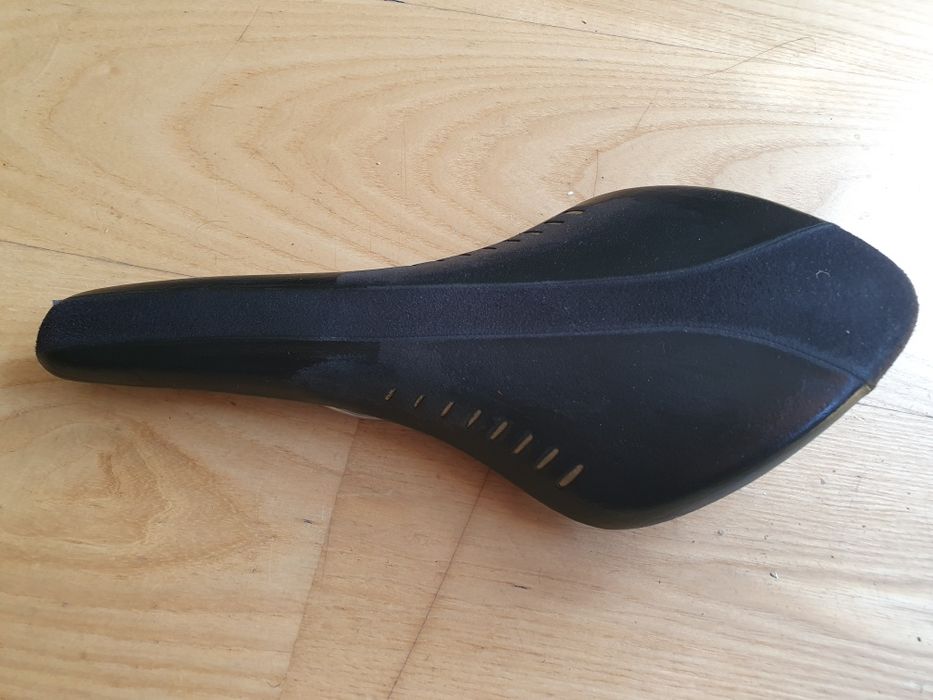 Fizik arione kium siodelko wing flex carbon