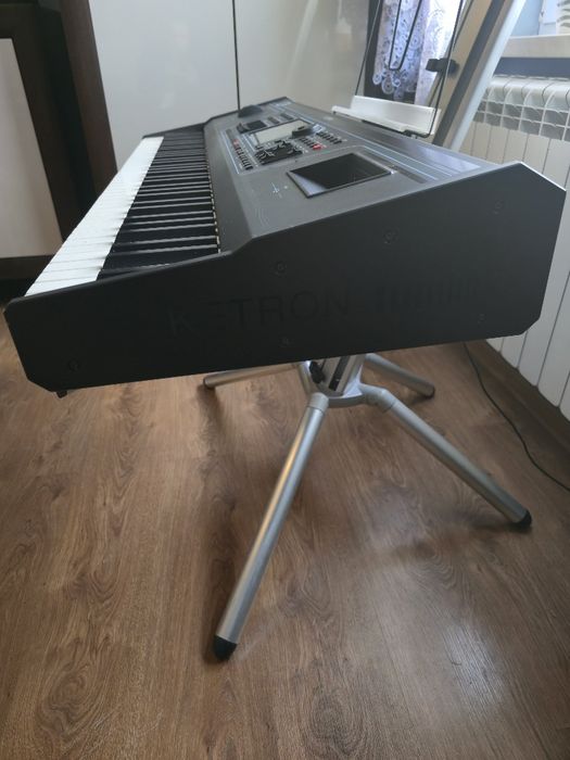 Ketron SD9 keyboard