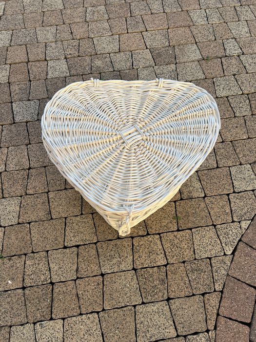 Wiklinowa skrzynia na gołębie śluby, gołębnik wiklinowy, serce