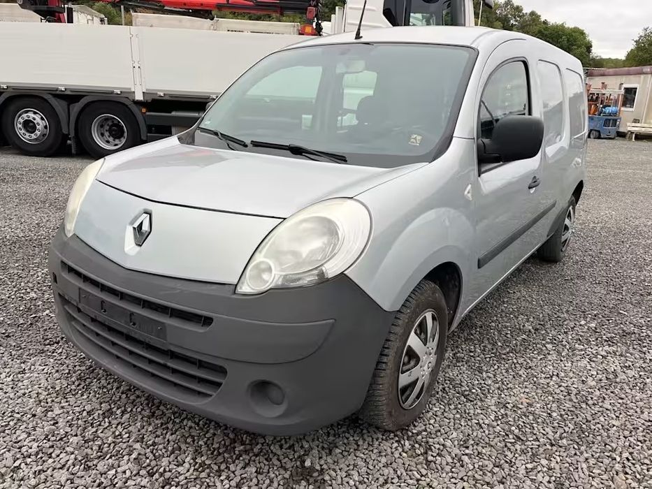 Продаю Renault Kangoo 1.5 дизель на бляхах у відмінному технічному стані.
Авто ідеально підходить для військових, волонтерів та роботи в польових умовах — економне, витривале і просте в ремонті.

 1.5 Dci — надійний та економний дизель
 150 000 км реального пробігу
Мотор працює рівно
 Коробка без нарікань
 Підвіска тиха, нічого не стукає
Кузов рівний, без гнилі
 Хороша гума
Салон акуратний, без запахів

Авто чесне та доглянуте. Сів і поїхав.
Ідеальний варіант для служби або щоденної роботи.

Можливий торг.