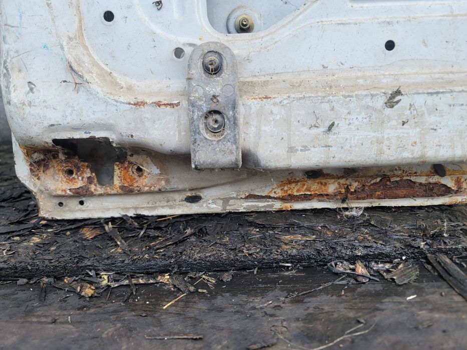 Дверка задня ліва Renault Master 2 біла з склом