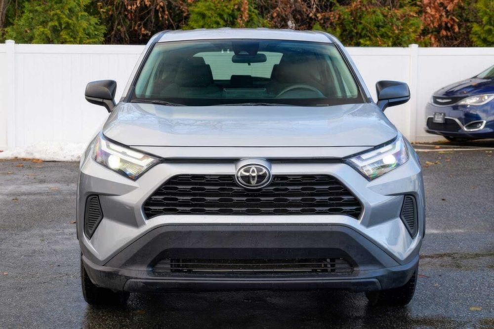 Toyota RAV4      2023