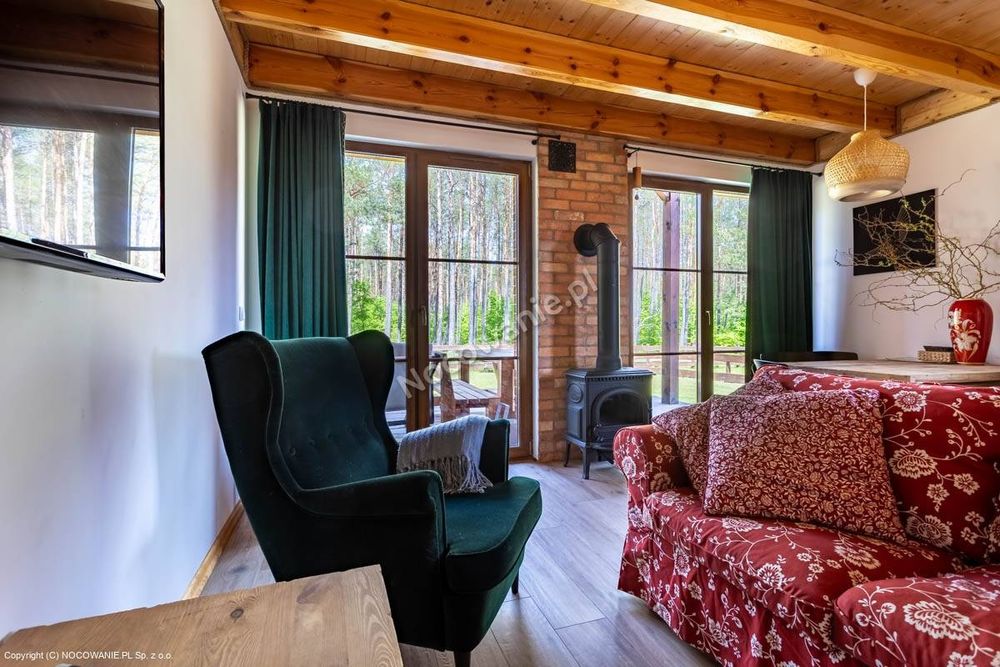 KASZUBY dom nad Jeziorem w Ostoja Bukowo 6.1 skraj osady las.