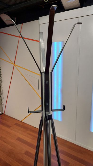 Bengaleiro de Design IKEA TJUSIG – Moderno e Funcional