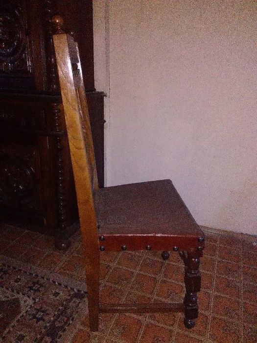 Moveis antigos em castanho