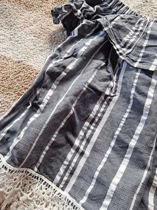 Bluzka hiszpanka Sinsay S Paski, falbana i koronka Boho