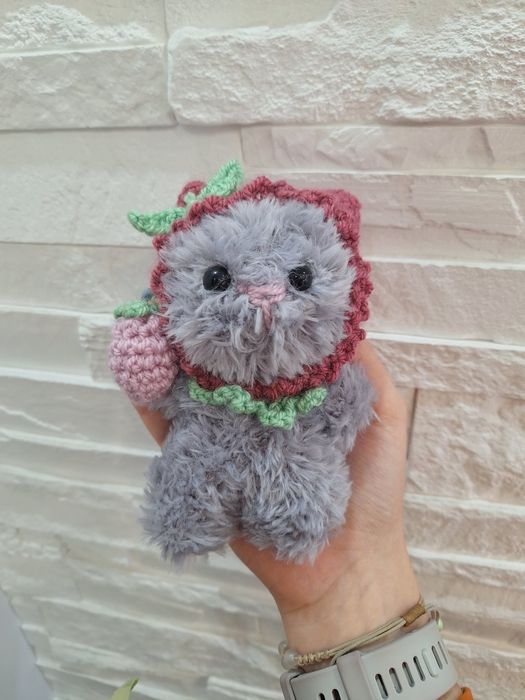 Kotek truskawka-na szydełku