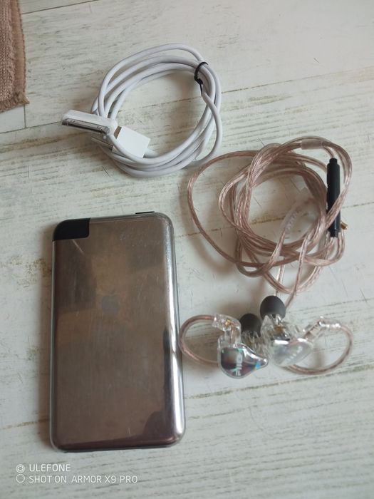 Ipod touch 1g 32gb +hi-res навушники Fiio
