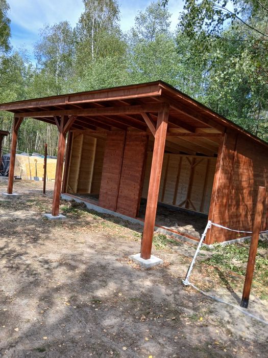 Wiata drewniana dla konia wolnostojąca Wiata na siano, paszę Producent