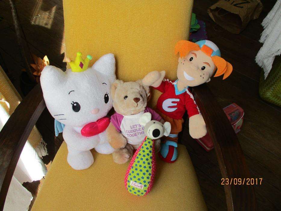 Bonecos, brinquedos