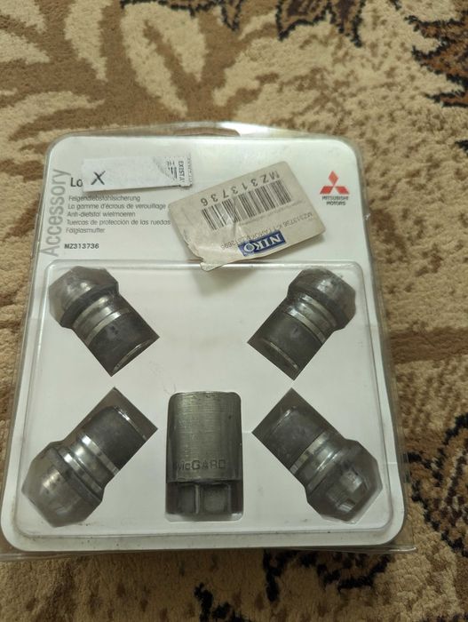 Комплект оригинальных колесных секретных гаек (MITSUBISHI MZ313736)