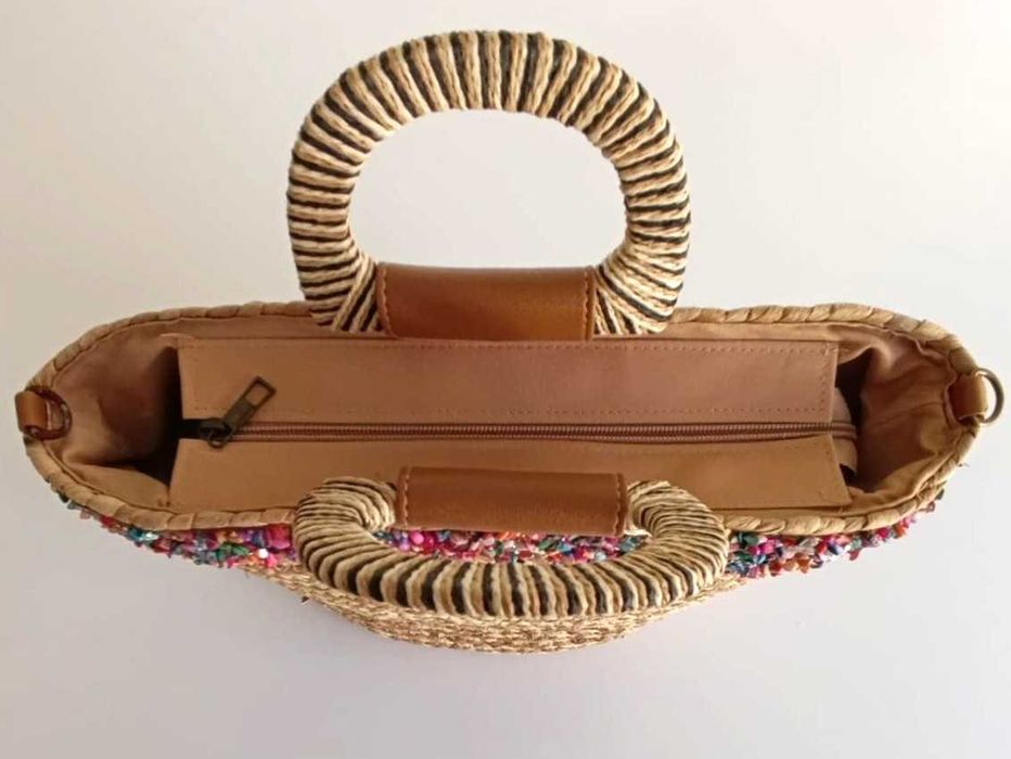 Mala Ceira em Palha Natural e aplique de Pedrinhas Coloridas