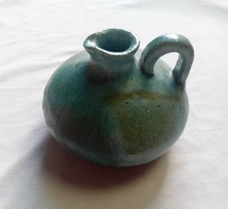Ceramiczny świecznik w formie dzbanka, ceramika artystyczna, 1986 r. Sygnowany.