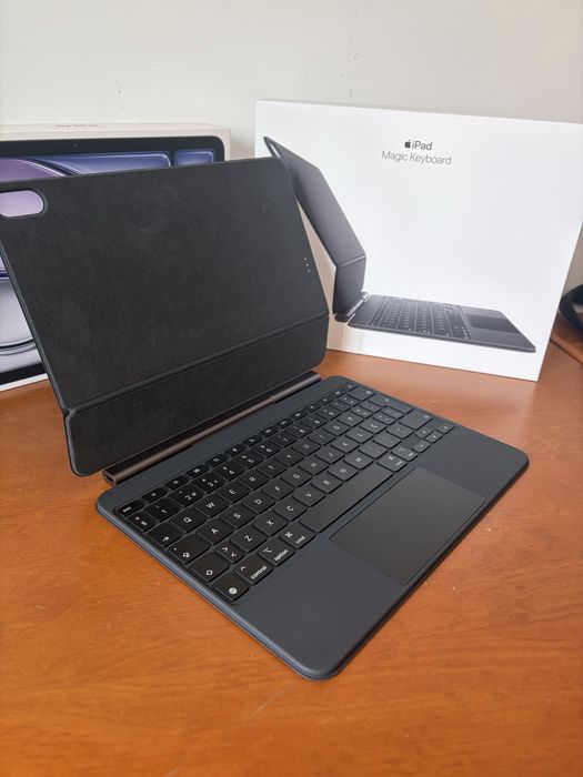 iPad Air M4 11” + Magic Keyboard
