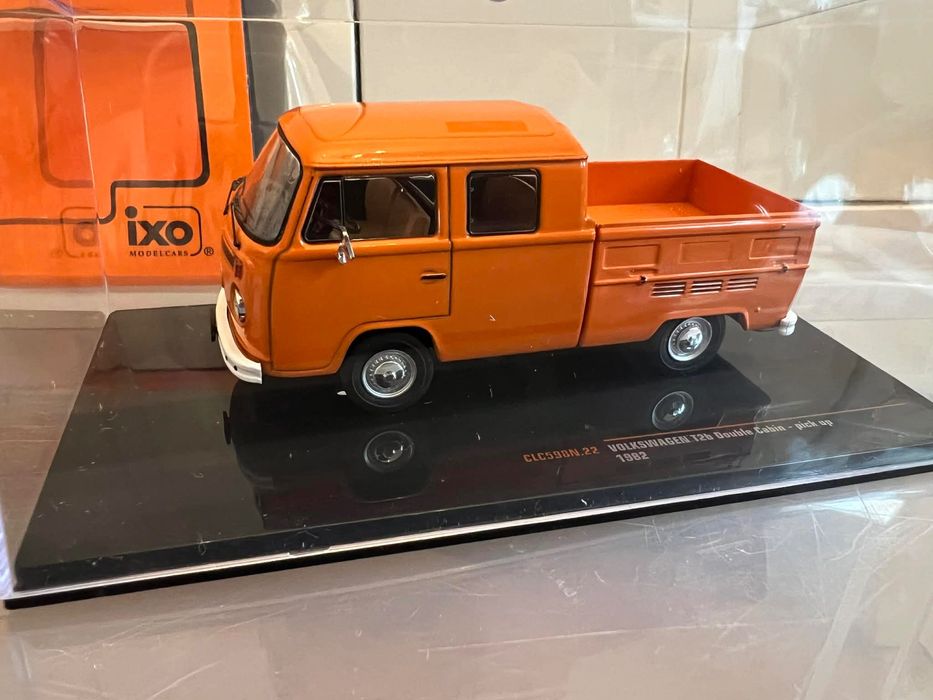 Volkswagen T2B Double Cabin (1:43) IXO