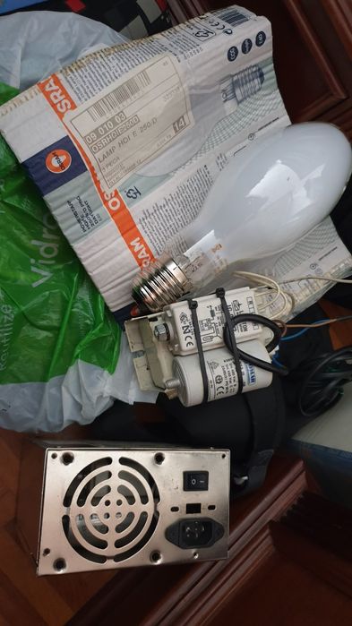 Lâmpada MH 250w + 2 balastros 250w cada + refletor de luz