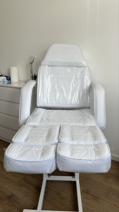 Пеликюрне крісло, косметологічна кушетка