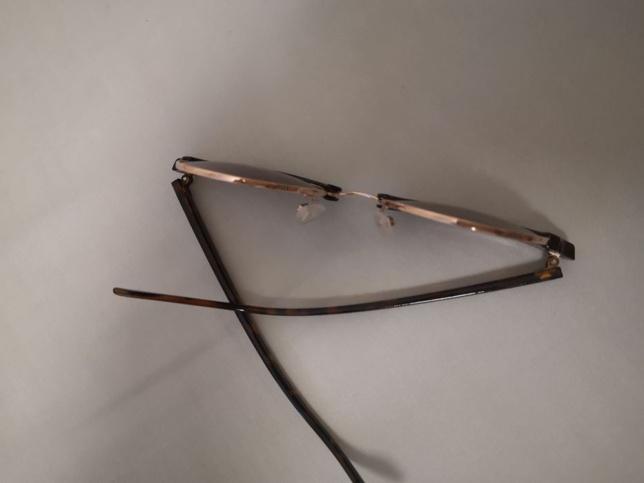 Óculos de sol sem marca