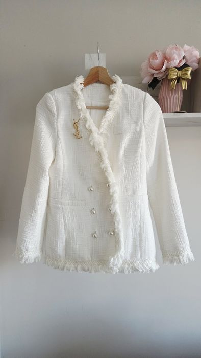 Biała kremowa marynarka z frędzlami guziki perły elegancka classic