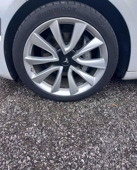 Tesla Model 3 Long-Range Dual Motor AWD