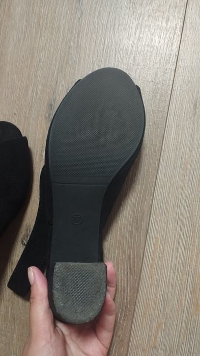 Ботинки, туфлі жіночі