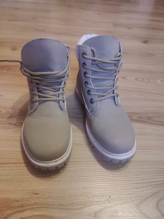 Beżowe botki trapery, trzewiki 37