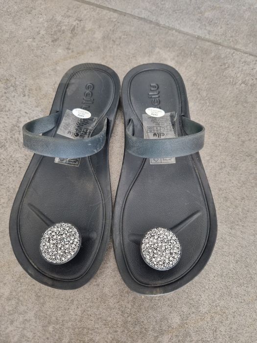 Продам летнюю обувь  36 р