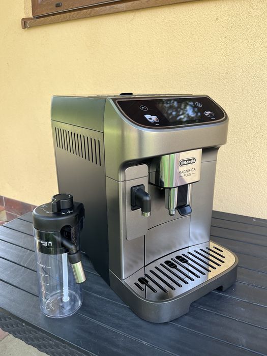 Автоматична кавомашина Delonghi Magnifica Plus із Німеччини гарантія
