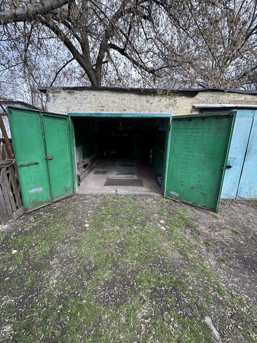 Продам гараж центр Площадь гостиница Украина