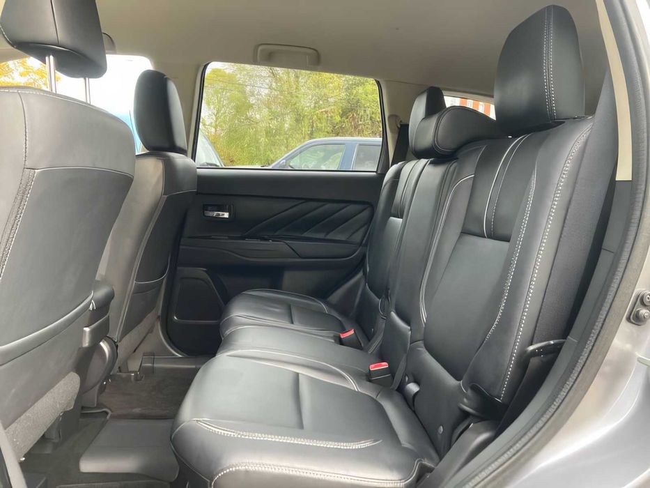 Mitsubishi Outlander SEL      2018