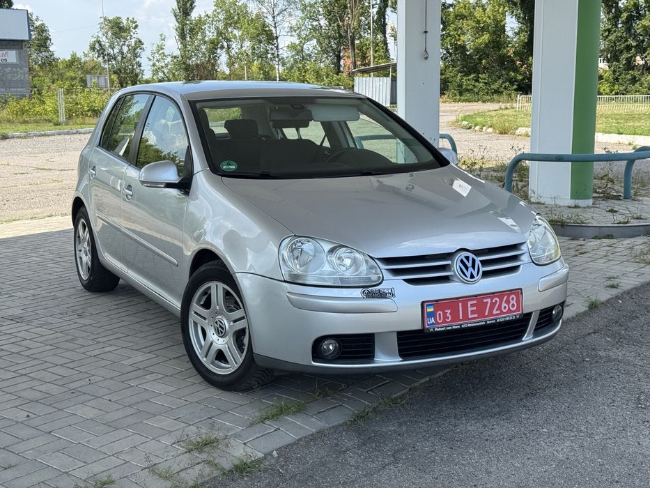 Свіжопригнанний VW GOLF 5 1.6 MPI з Німеччини