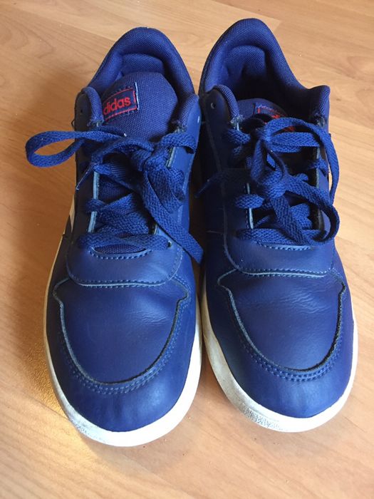 Ténis Adidas azul tam. 37,5 para rapaz em bom estado.