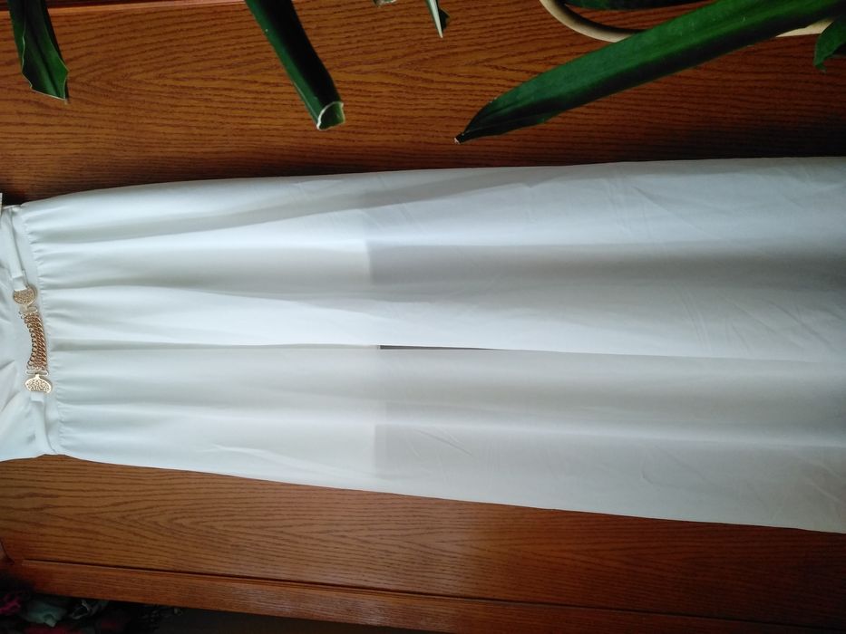 Платье новое, очень красиво смотрится. Нарядное.( размер на фото)