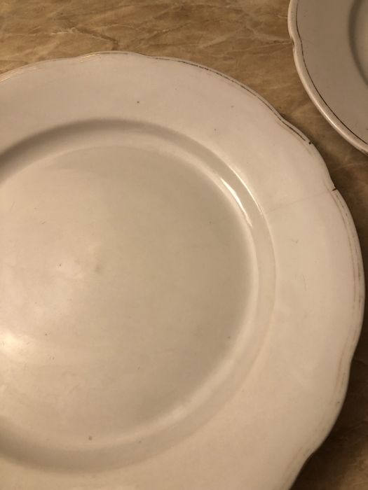 Подарую тарілки і сільнички