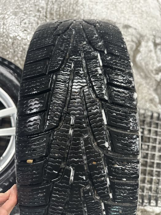 Продам диски 215/70/R16 с резиной Kumho зима