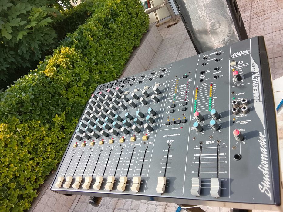 Mesa amplificada e com efx excelente qualidade