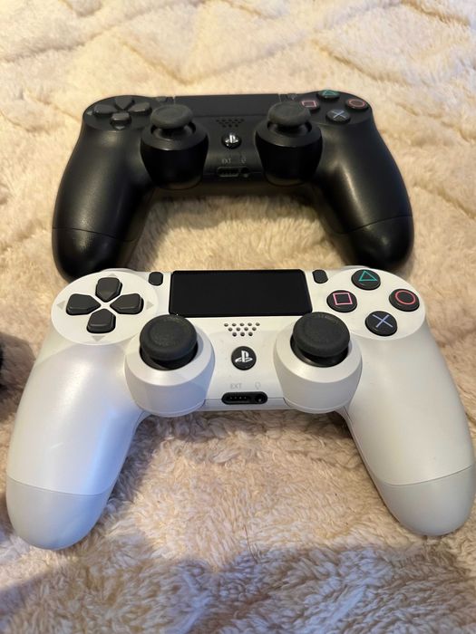 PlayStation 4, 1TB, 2 Controllers, Charger, 10 games - Great Condition