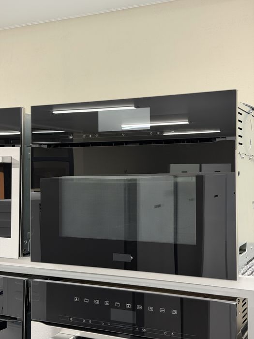 Духова шафа з функцією НВЧ Miele H 7840-60 BMX