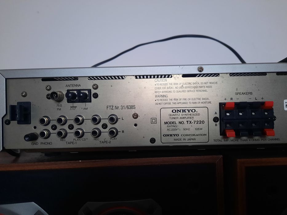 Amplituner onkyo