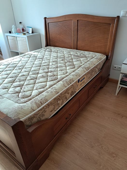 Cama de casal com gavetas