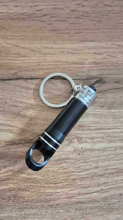 Nowa mini latarka bryloczek czarna