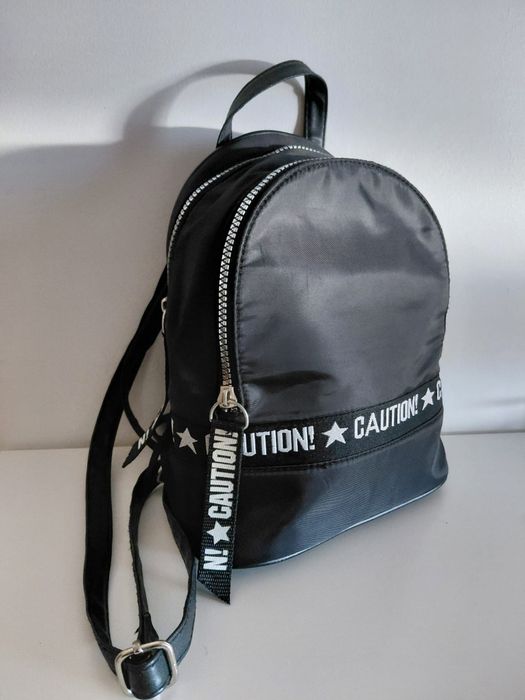 Mochila pequena nova