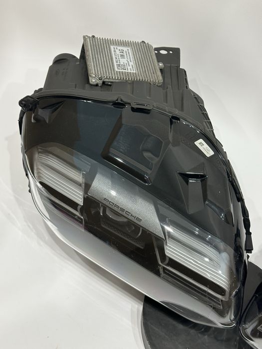 Porsche Taycan фари фара передня оптика в наявності 9J1941032F 9J1941031F