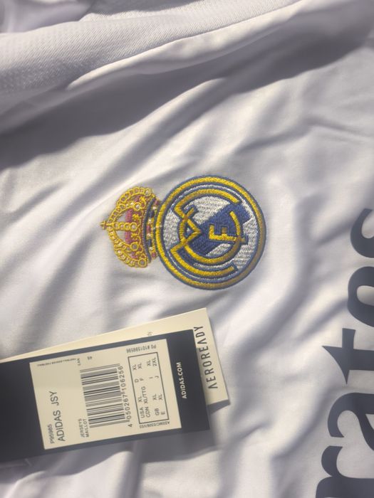 Koszulka Real Madryt z i UEFA i z nazwis kiem