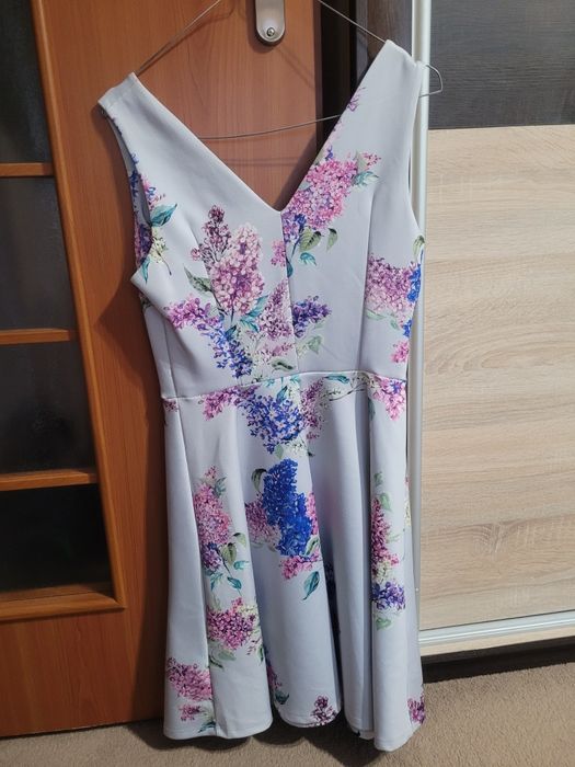 Sukienka w kwiaty Mohito