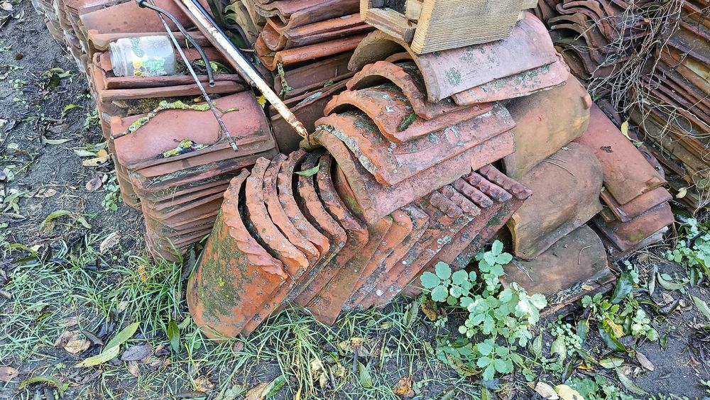 Stara dachówka 350-400 szt, tanio sprzedam.