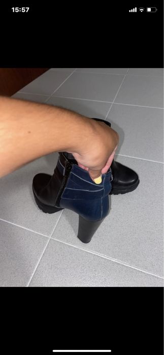bota pele azul e preto