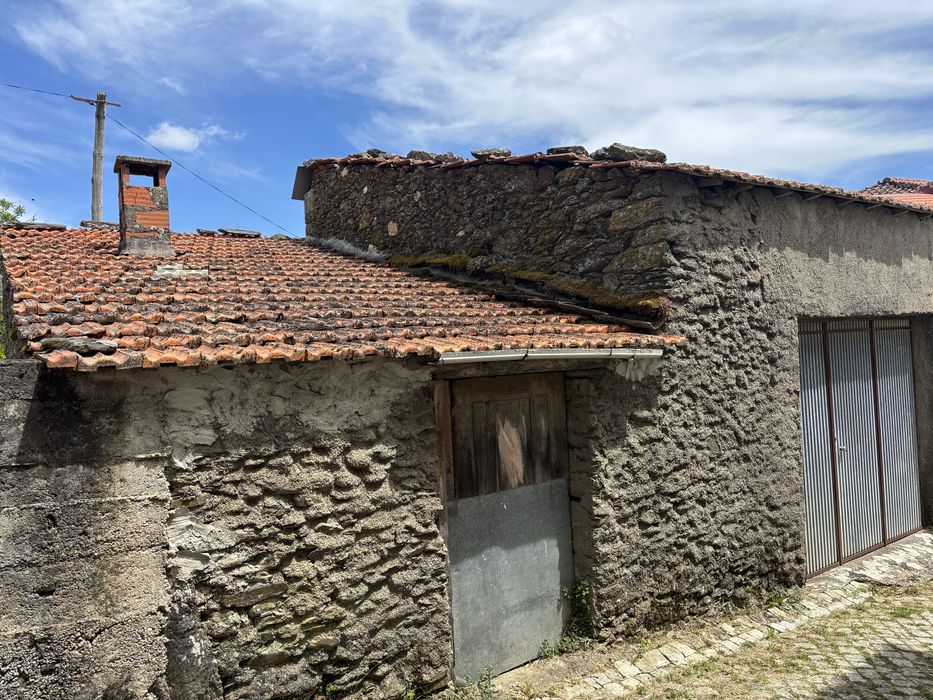 Vendo ou  permuto por casa no litoral, casa junto albufeira do azibo