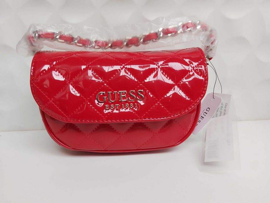 Czerwona torebka lakier GUESS nerka pasek monogram saszetkaT476