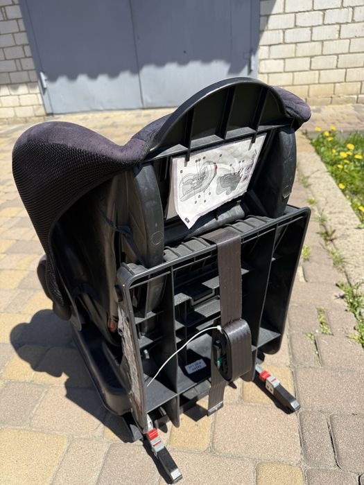 Дитяче  автокрісло групи 1 (9–18 кг) з ISOFIX